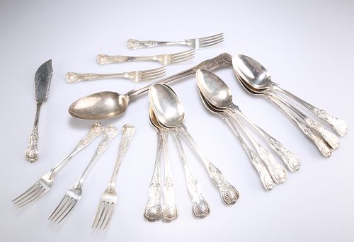 A GROUP OF VICTORIAN KINGS PATTERN SILVER FLATWARE, compris