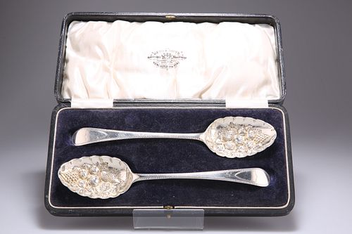 A PAIR OF GEORGE III SILVER TABLESPOONS, by Robert Scott II