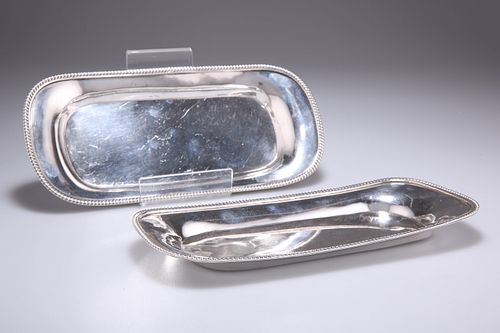 A RARE PAIR OF PROVINCIAL GEORGE III SILVER SNUFFER TRAYS, 