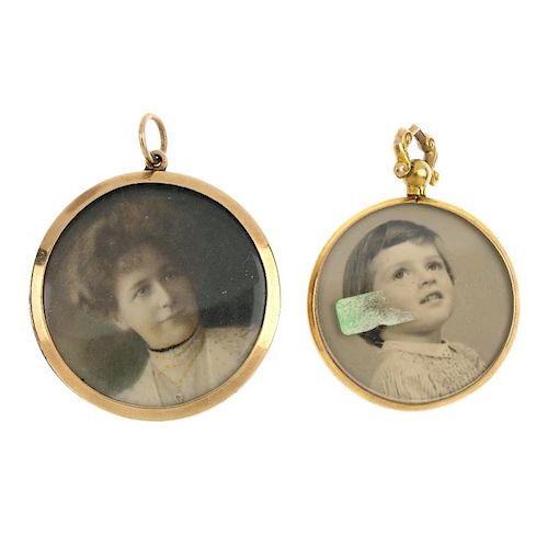 Four early 20th century photographic lockets. To include three double-sided lockets, together with a