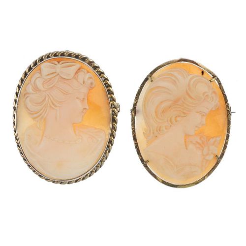 Two shell cameo brooches. Both of oval-shape outline, the shell cameos carved to depict the side pro