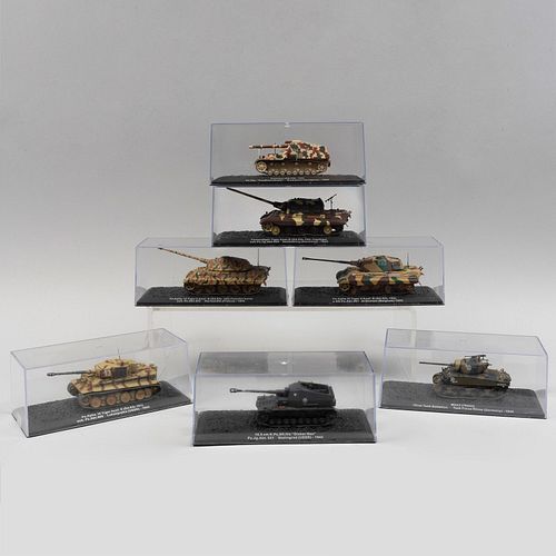 Colección de tanques alemanes a escala de la Segunda Guerra Mundial. SXX. Elaborados en metal fundido policromado con capelos. Piezas:7