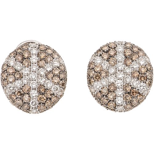 PAIR OF EARRINGS WITH DIAMONDS IN 18K WHITE GOLD Brilliant cut diamonds ~3.80 ct. Weight: 10.6 g