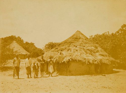   Sammlung von 40 OPhotographien mit Aufnahmen aus Ostafrika. Vintages. Albuminabzüge. Um 1890. Versch. Formate von ca. 11 x 15 bis 15,5 x 20,5 cm. Je