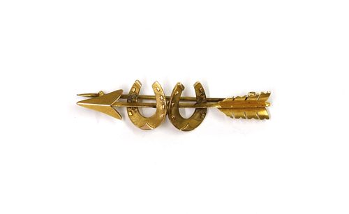 A late Victorian gold arrow and horseshoe brooch,
