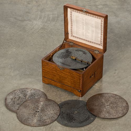 Regina disc music box, with oak case & five discs