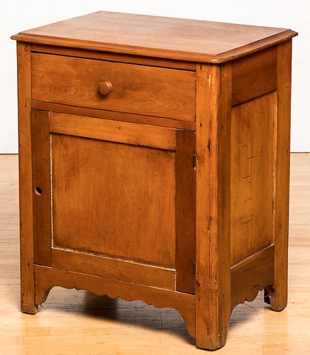 Small pine commode