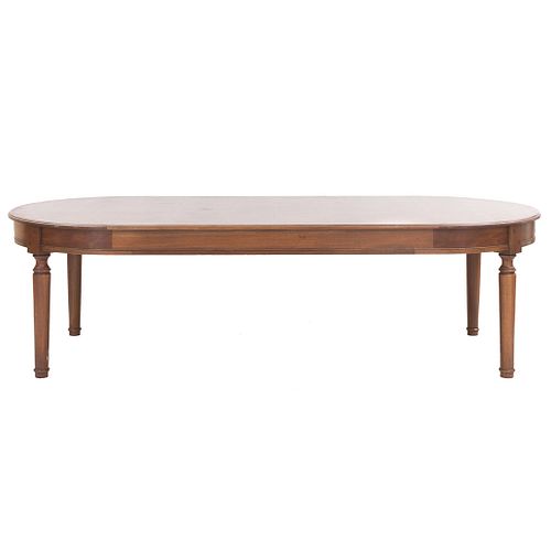 Mesa para comedor. SXX. Elaborada en madera. Cubierta oval con fustes anillados y soportes tipo carrete. 76 x 271 x 120 cm.