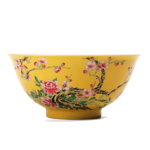 A YELLOW-GROUND FAMILLE-ROSE FLORAL BOWL