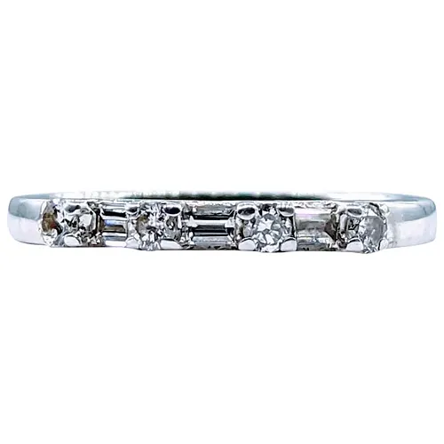 Sparkling Vintage Diamond Band Ring