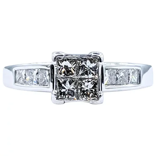 Striking Diamond "Illusion" Engagement Ring