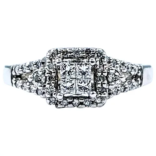 Elegant Diamond & Solid White Gold "Illusion" Ring