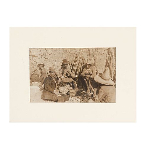 Kodak Phothe Musee Fonds Th. Bonney. "Los generales Natera y Ortega, jefes rebeldes..." Ojinaga,1914. Fotografía, 21x15.5 cm.