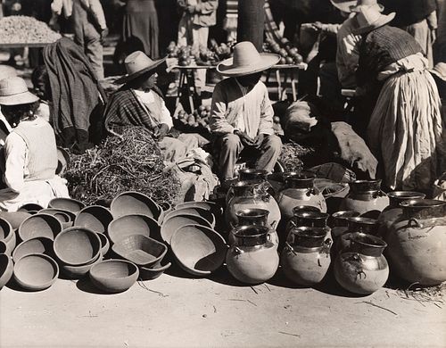 Garduño, Antonio. Vendedores de Loza. México, ca. 1930. Plata sobre gelatina, 20.3 x 25 cm. Sello del autor.