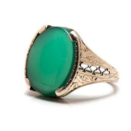 Ladies Vintage 14 Karat Ring with Oval Jadeite 