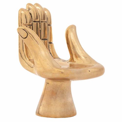 PEDRO FRIEDEBERG, Mano silla de seis dedos miniatura, Firmada en la base Escultura en bronce 5 / 8, 9.8 x 7.5 x 6.5 cm, Con certificado | PEDRO FRIEDE