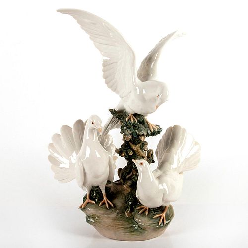 Lladro Porcelain Figurine Doves Group 01001335