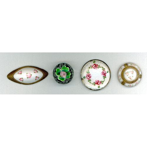 A SMALL CARD OF DIV 1 & 3 FLORAL BUTTONS