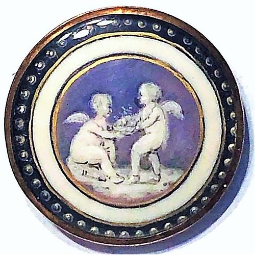 A BEAUTIFUL HAND PAINTED 18TH C. BUTTON UNDER GLASS