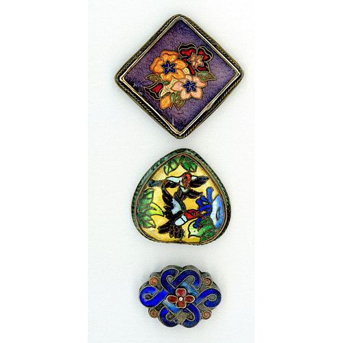 A SMALL CARD OF CHINESE CLOISONNE ENAMELS INCL. ANIMALS