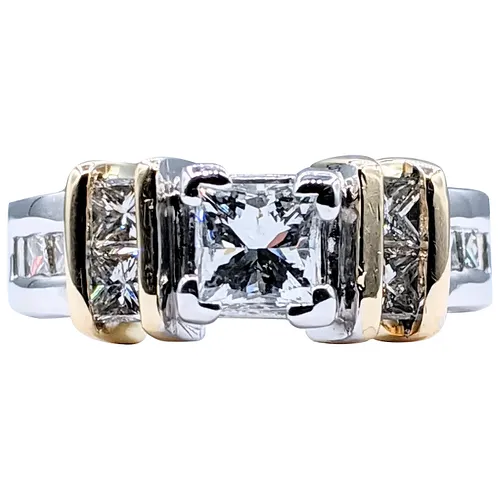 Impressive Princess Cut Diamond Engagement Ring