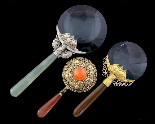 Modern Chinese magnifying glass with green hardstone handle, metal mounts with bat decoration, 18cm