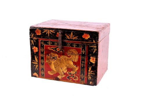 Chinese Lacquered Gaurdian Foo Dog Storage Box
