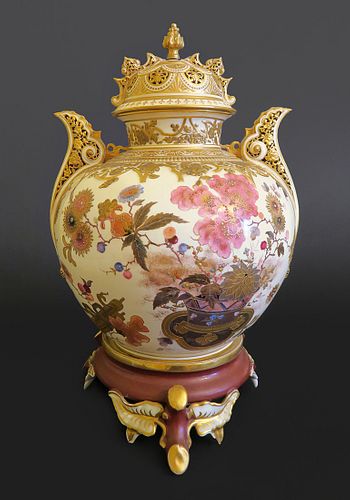 A Rare American Japonaise Style Porcelain Urn, 19th C.