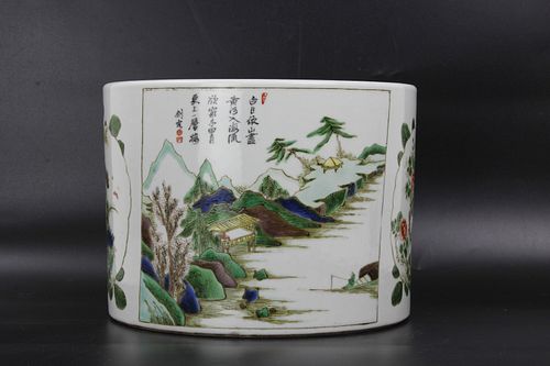 A Chinese Wucai Porcelain Pen Holder