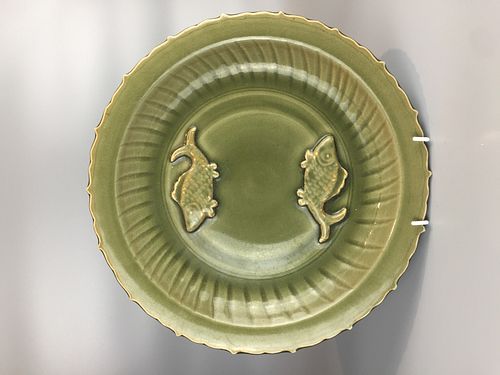 LARGE CHINESE CELADON CHARGER , D 43.5CM