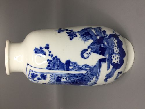 CHINESE BLUE AND WHITE PORCELAIN VASE ,HAND PAINTED FIGURES ,H21.5CM 