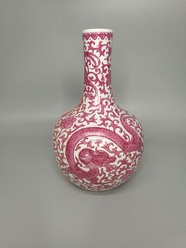 CHINESE PINK GROUND PORCELAIN VASE , HAND PAINTED DARGONS,H20.5CM