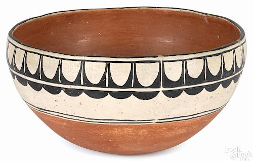 Native American Cochiti polychromed pot, 20th c., signed Stephanita A. Herrera #625 22.50