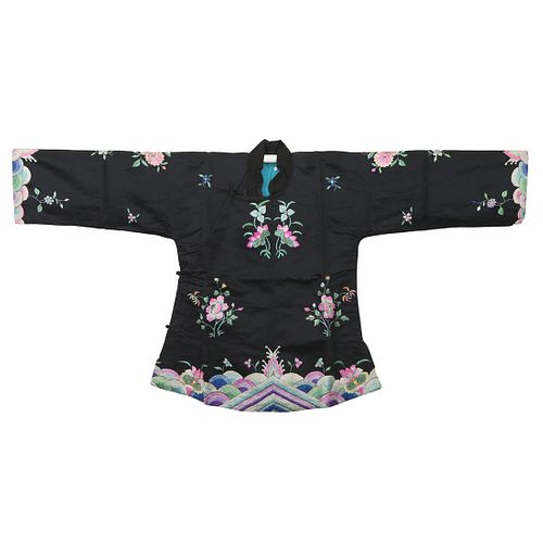 A BLACK-GROUND EMBROIDERED FLORAL LADY'S ROBE