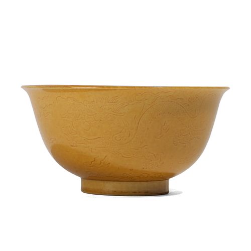 A YELLOW-GLAZED 'DRAGON AND CLOUNDS' BOWL