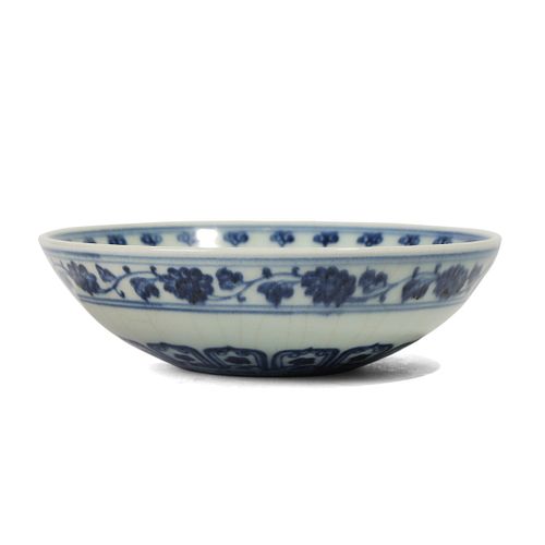 A BLUE AND WHITE 'LOTUS SCROLL' DISH