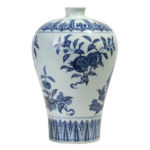 A BLUE AND WHITE FLORAL MEIPING