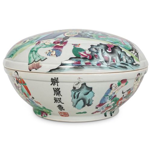 Chinese Round Porcelain Lidded Box