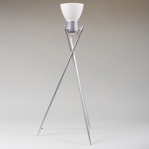 Lacquered Metal Tripod Uplight