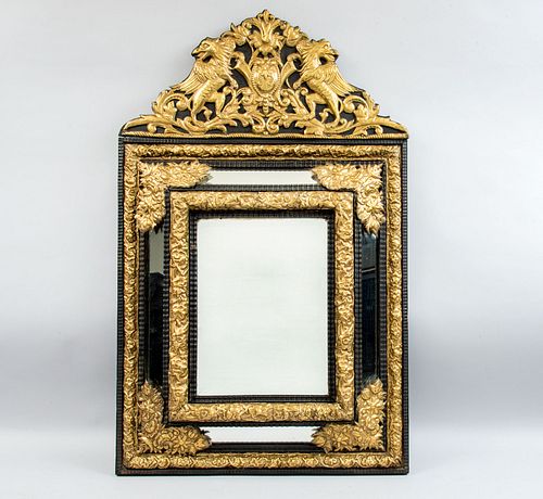 Espejo. SXX. Con luna rectangular biselada. Marco elaborado en madera laqueada y metal dorado. 93 x 59 x 2.5 cm.