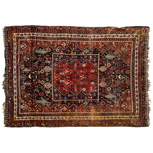 Tapete. SXX. Estilo Tabriz. Anudado a mano en fibras de lana y algodón. Decorado con motivos vegetales y florales. 340 x 220 cm.