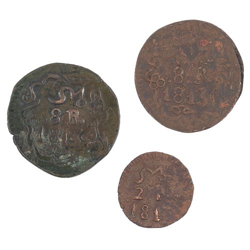 Morelos y Pavón, José María. 2 y 8 Reales "SUD". México, 1813 Monedas en cobre. Anverso: Monograma de Morelos "8. R. 1813. "2. Reales