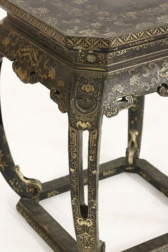 An attractive lacquer Vase Stand second half of the