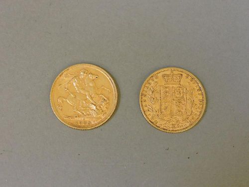 Two Victorian gold sovereigns, one 1864, die No 105 and one 1889, Sydney Mint, Jubilee head, F