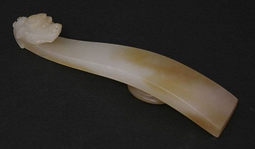 A jade belt hook, 20th century, one end carved with a