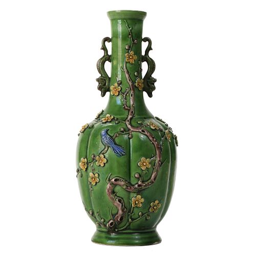 A GREEN-GLAZED 'DRAGON' VASE WITH HANDLES