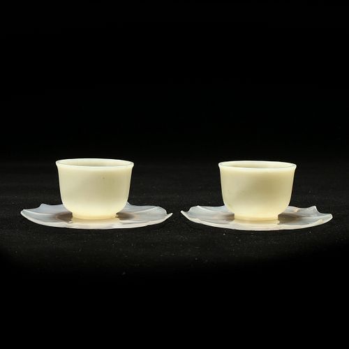 A PAIR OF JADE CUPS WITH AGATE SAUCERS