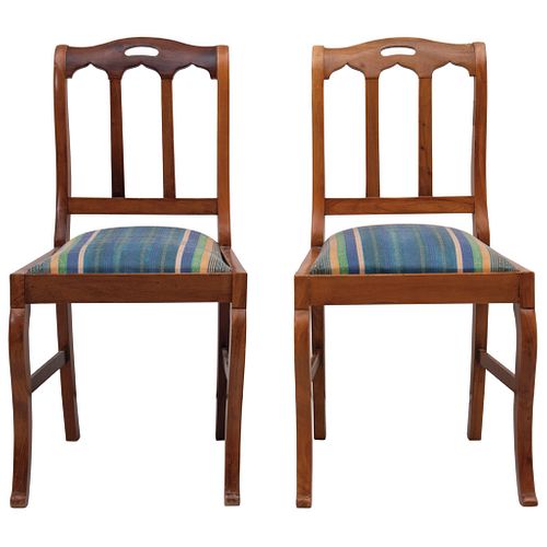 PAR DE SILLAS  Ca. 1900 En madera tallada, con asientos en tapicería lineal renovada Detalles de conservación 85 cm de alto | PAIR OF CHAIRS Ca. 1900 