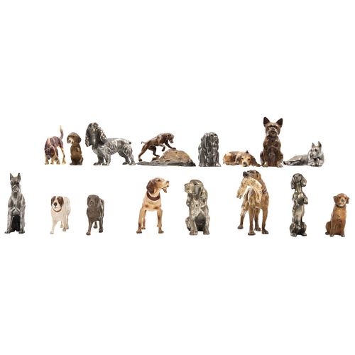 LOTE DE FIGURAS DE PERROS AUSTRIA, Ca. 1900 Elaborados en bronce y plomo, diferentes modelos Piezas: 16 Dim máx: 15 x 8.2 cm | LOT OF DOG FIGURES AUST