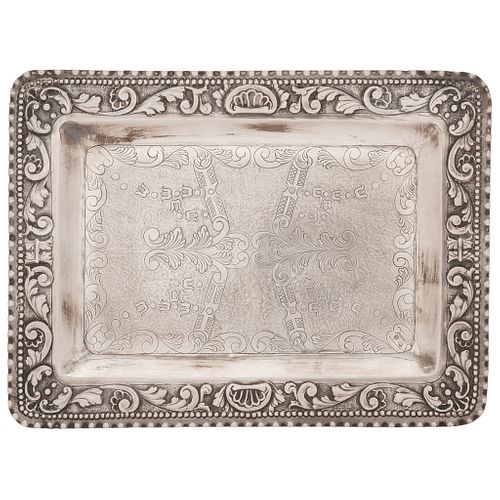 CHAROLA  Ca. 1900 Labrada en plata Muñoz, Madrid Detalles de conservación 16 x 21.5 cm | TRAY  Ca. 1900 Carved in Muñoz silver, Madrid Conservation de
